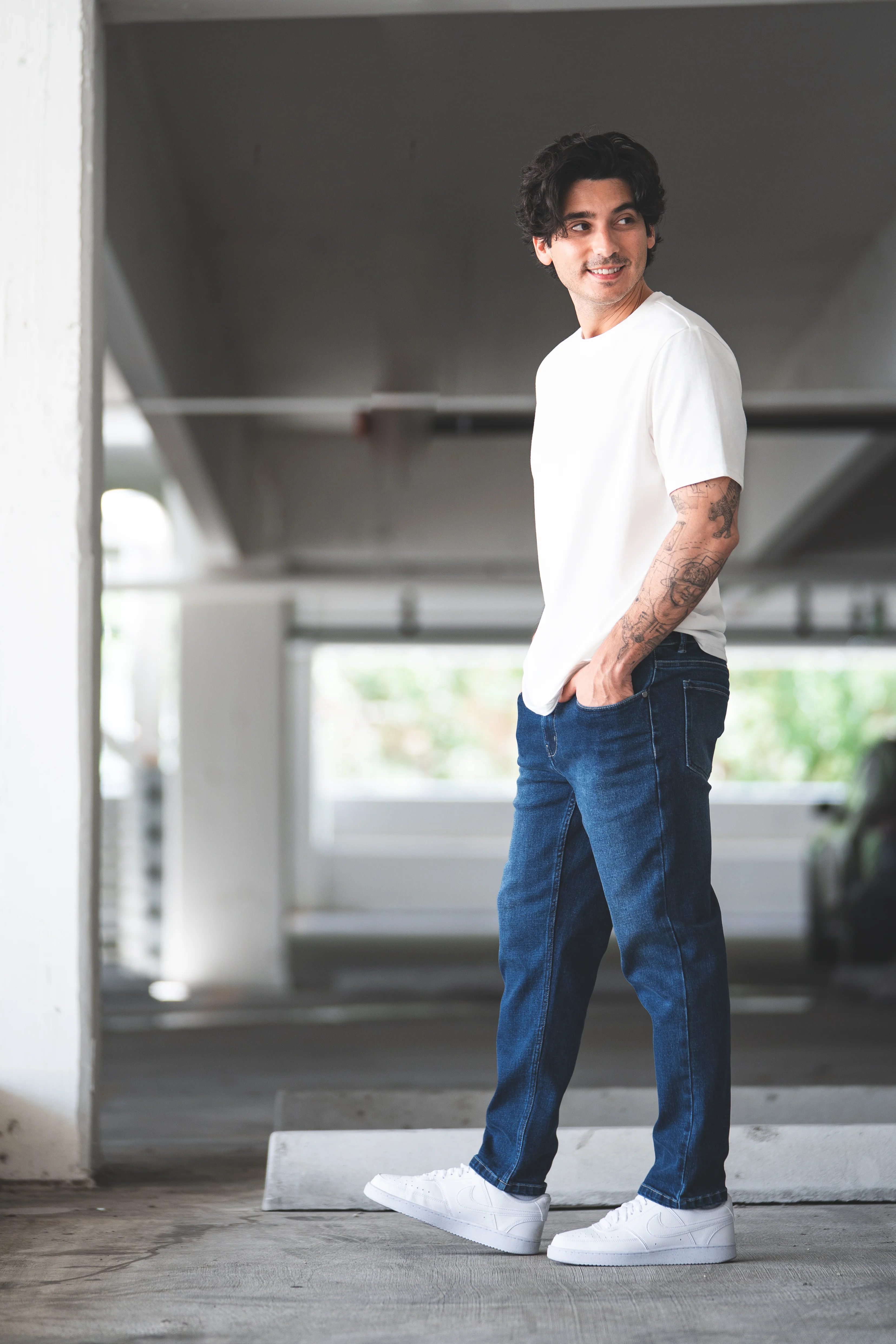 Straight Fit Stretch Jeans Medium Wash - Image 3